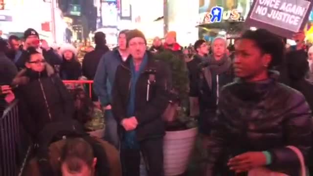 Protestors crowd into Midtown after Eric Garner decision (Video)