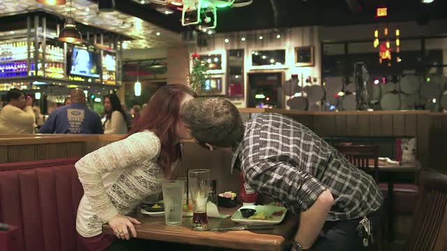 High-tech kiss: TGI Fridays mistletoe drones to float over NYC diners (Video)