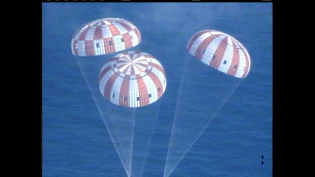 Orion splashes down in the Pacific Ocean December 5, 2014.