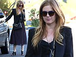 December 4, 2014: Isla Fisher chats on speaker cell phone while driving in Los Angeles, CA.
Mandatory Credit: Chiva/INFphoto.com Ref.: infusla-275