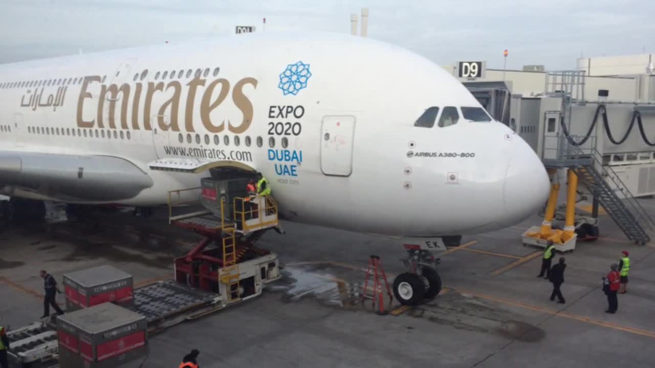 Take a look inside the new Emirates jumbo jet (Video)