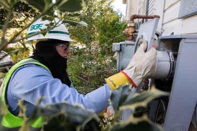 Courtney Lupinek, a Baltimore Gas and Electric employee, replaces an old-style electric meter with a new “smart meter” in Owings Mills, Md.