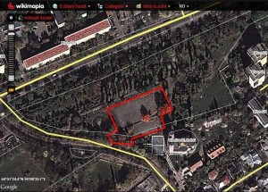 Terenul concesionat de Burleanu în parcul din Ploiești este delimitat cu o linie roșie / FOTO: Salvați Parcul Andrei Mureșanu!
