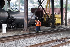 Trains carrying oil raise tough questions in Northwest