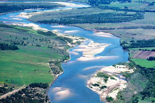 A view of the Red River looking east, north of Bonham, Texas. Texas is to the right, and Oklahoma is on the left. The border between the two states runs along the south (right) bank of the river.