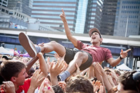 Crowdsurfing