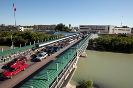 An international bridge connecting Laredo, Texas and Nuevo Laredo, Tamaulipas.