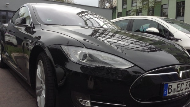 Tesla Model S 3