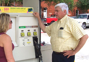 Photo: Congressman Boyd talks about the price of gas with a resident of North Florida.  To learn more about the energy crisis and what Congress is doing to combat high gas prices, please click here.