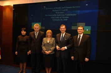 February 19, 2008 – The Honorable Michael O. Leavitt, U.S. Secretary of Health and Human Services, meets with the Honorable Kateryna Yushchenko, First Lady of Ukraine. From Left to Right: Vira Pavlyuk, Director of the Medical Program Department, Ukraine 3000 Foundation; the Honorable Vasyl Lazoryshynets, M.D., Deputy Minister of Health of Ukraine; First Lady Yushchenko; Secretary Leavitt; and the Honorable Oleh Shamshur, Ph.D., Ambassador of Ukraine to the United States. (Photo by Chris Smith, HHS)