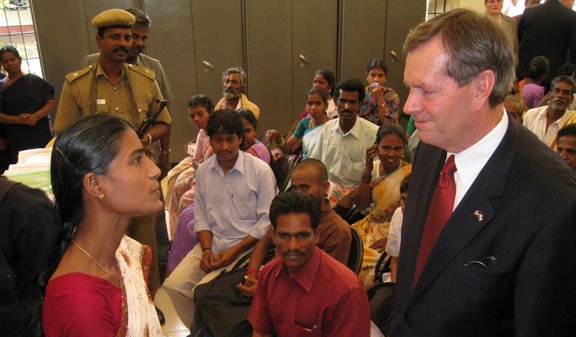 January 7, 2008 – HHS Secretary Michael O. Leavitt meets a program director working to treat HIV/AIDS and tuberculosis at the Government Hospital of Thoracic Medicine in Chennai, the capital of Tamil Nadu State, in India.