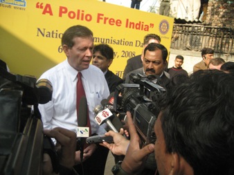 January 11, 2008 – U.S. Secretary of Health and Human Services Michael O. Leavitt speaks to reporters after vaccinating young children against polio, during a National Immunization Days event at the Sriniwaspuri Maternal and Child Welfare Center in New Delhi, India.