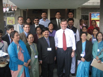 January 11, 2008 – U.S. Secretary of Health and Human Services Michael O. Leavitt and members of the local polio-eradication team at the Sriniwaspuri Maternal and Child Welfare Center in New Delhi, India.