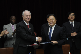 USTDA Director Larry Walther (left) shakes hands with CAAC Administrator Li Jiaxiang (right) following the signing of the grant agreement for Phase IV of the U.S.-China Aviation Cooperation Program