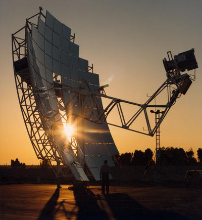 Stirling Energy Systems, Inc. (SES)/Boeing, 25 kW Dish Stirling system at sunset.