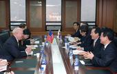 Secretary Bodman, Korean Minister of Industry, Energy and Commerce, Chung Sye-kyun and their delegations