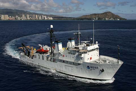 NOAA Ship Hi'Ialakai sailing out of Honolulu