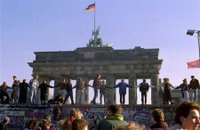 Berliners dance on top of the Berlin Wall (Photo NPS.GOV archive)