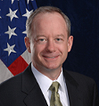 Alex S. Keenan, Director de finanzas