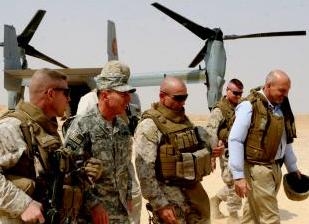 Petraeus pays visit to troops in Anbar