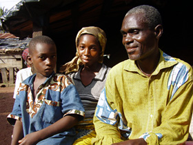 In Bardot quarter of the Côte d’Ivoire city of San Pedro, Maguy Theodore and his family have found hope through antiretroviral treatment, school support, health care, and other networked services for families affected by HIV/AIDS.