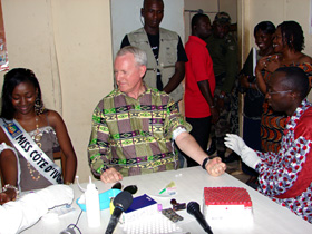 In an effort to reduce the stigma about being tested, Ambassador Aubrey Hooks and Miss Côte d’Ivoire are publicly tested for HIV/AIDS in Bouake.