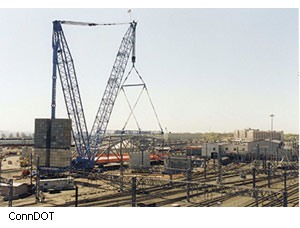 The "Big Pick" employed the world's largest mobile crane, which took 4 weeks to assemble onsite and has a lift capacity greater than 2,359 metric tons (2,600 tons).