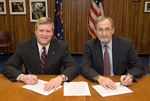 (L-R) OSHA’s Assistant Secretary Edwin G. Foulke, Jr. and J.D. Lormand - Executive Director, APCA sign a national Alliance on January 25, 2007.