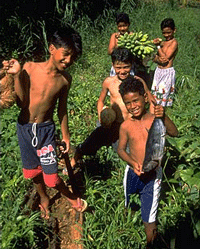 Children in Chuuk. [courtesy FSMVB]