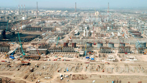 THE WORLD'S LARGEST REFINING COMPLEX is being built in India using a $500 million loan guarantee from Ex-Im Bank.  The Ex-Im Bank guarantee is helping owner Reliance Petroleum Ltd.(RPL) acquire U.S. equipment, technology and services to build the new $6 billion facility, which is being constructed adjacent to RPL's existing refinery and petrochemical complex in Jamnagar, India. (Photo: PPL) 