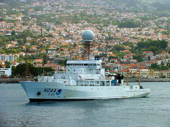 Photo of NOAA Ship RONALD H. BROWN