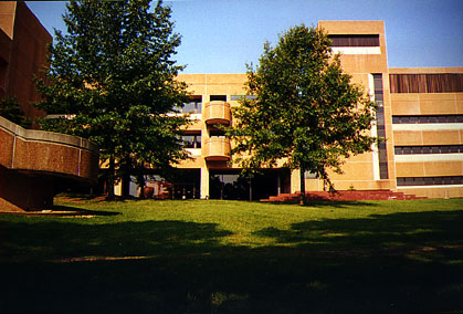 Campus del NIEHS vista desde atrás
