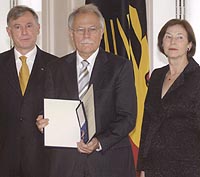 Noted physicist Walter F. Henning (center) of Argonne National Laboratory received a Cross of Merit of the First Class of the Federal Republic of Germany from German President Horst Köhler at a ceremony in Berlin on Oct. 4. Henning is pictured with Köhler and his wife, Eva Luise, at the ceremony.