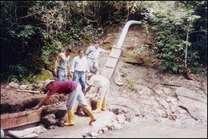 Photo: Workers make improvements to an aqueduct system for the municipality of Tello in Colombia.
