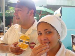 Lácteos Palmares employees taste
cheese at the Second Cheese
Festival in Tegucigalpa, sponsored
by Land O’Lakes.