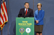 Secretary Abraham and EPA Administrator Whitman annouce the fuel economy leaders for 2003