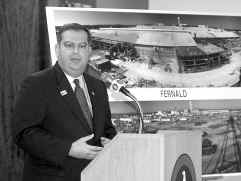 Secretary Abraham speaks at his visit to the Fernald site