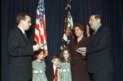 Spencer Abraham is sworn in as the tenth Secretary of Energy