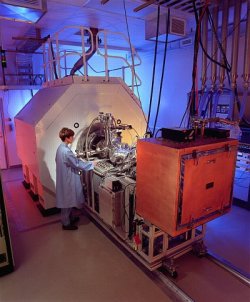 Fourier transform ion cyclotron resonance mass spectrometer