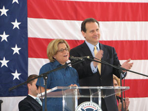 Congresswoman Ileana Ros-Lehtinen and Congressman Lincoln Diaz-Balart address the audience at the Freedom Tower event