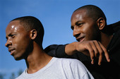 Las noticias de HealthDay imaginan para el artículo titulado: La tasa de infección del VIH entre hombres negros jóvenes es  alarmante , según los CDC