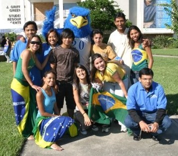 Photo of Summit Participants at Daytona Beach College with the schools mascot.