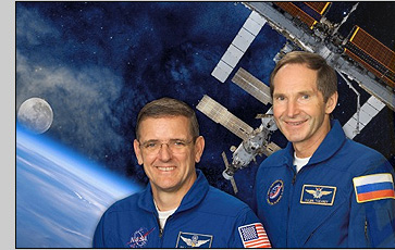 Expedition 12 Commander William McArthur and Expedition 12 Flight Engineer Valery Tokarev