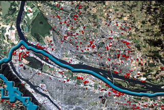 Red dots indicate areas of growth in the Portland, Oregon, and Vancouver, Washington, area.