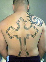 Photograph of Omid Tahvili's back with tattoos