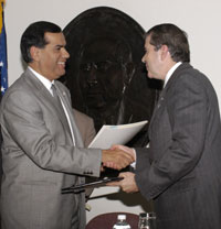 Peace Corps Director Gaddi H. Vasquez and Jaime Parada of The National Council on Science and Technology (CONACYT) of Mexico shake hands after signing the agreement that will send volunteers to Mexico for the first time.