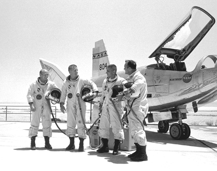 HL-10 on Rogers Dry Lake bed with pilots