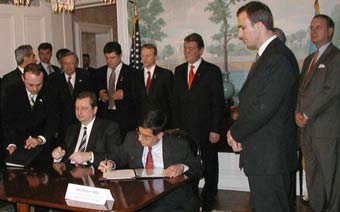 The Memorandum of Understanding between the State Export-Import Bank of Ukraine (Ukreximbank) and the Export-Import Bank of the U.S. (Ex-Im Bank) was signed at Blair House, the official guesthouse of the President of the United States. Signing were (seated from left) Ukreximbank Chairman Viktor V. Kapustin, and Ex-Im Bank Chief Operating Officer Peter Saba. Among those looking on were Ukranian President Viktor Yushchenko, behind and to the right of Mr. Saba, and Ex-Im Bank Vice President John Emens, far right.