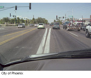 A photo of narrow median in Phoenix, AZ