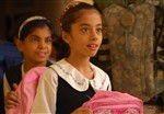 IRAQI SCHOOL GIRLS - Click for high resolution Photo